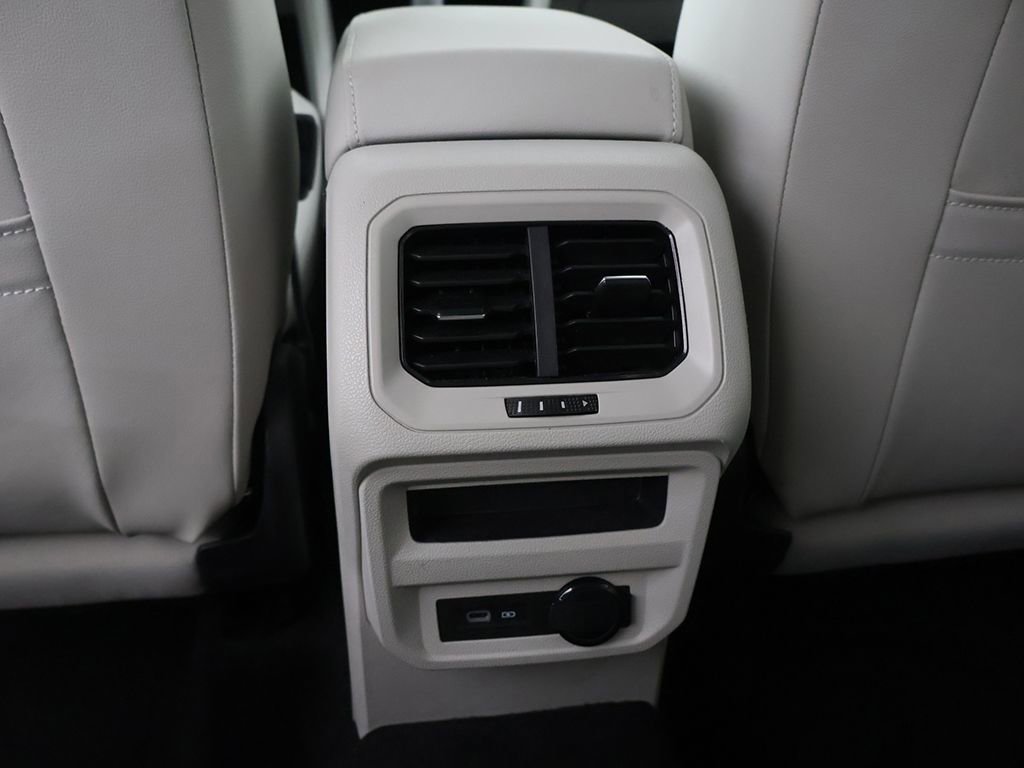 Used 2023 Volkswagen Tiguan SE image 46