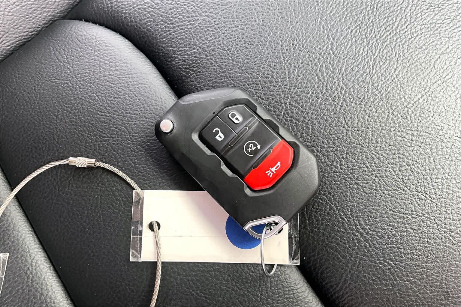 Used 2024 Jeep Wrangler Unlimited Sahara w/ Technology Group AWD/4WD image 14