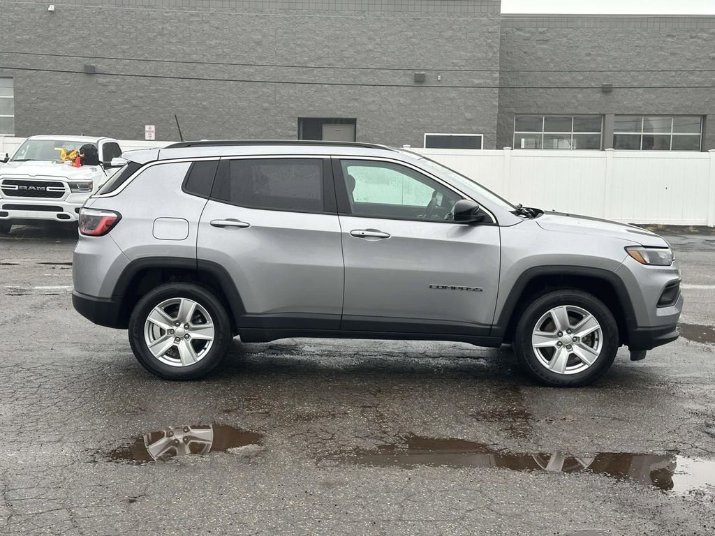 Used 2022 Jeep Compass Latitude w/ Convenience Group image 2