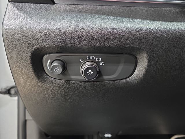 Used 2023 Chevrolet Traverse RS AWD/4WD image 22