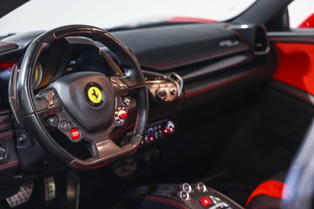 Used 2014 Ferrari 458 Italia Coupe RWD image 32