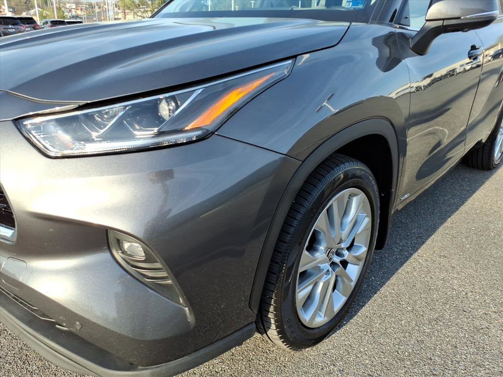 Used 2023 Toyota Highlander Limited image 8