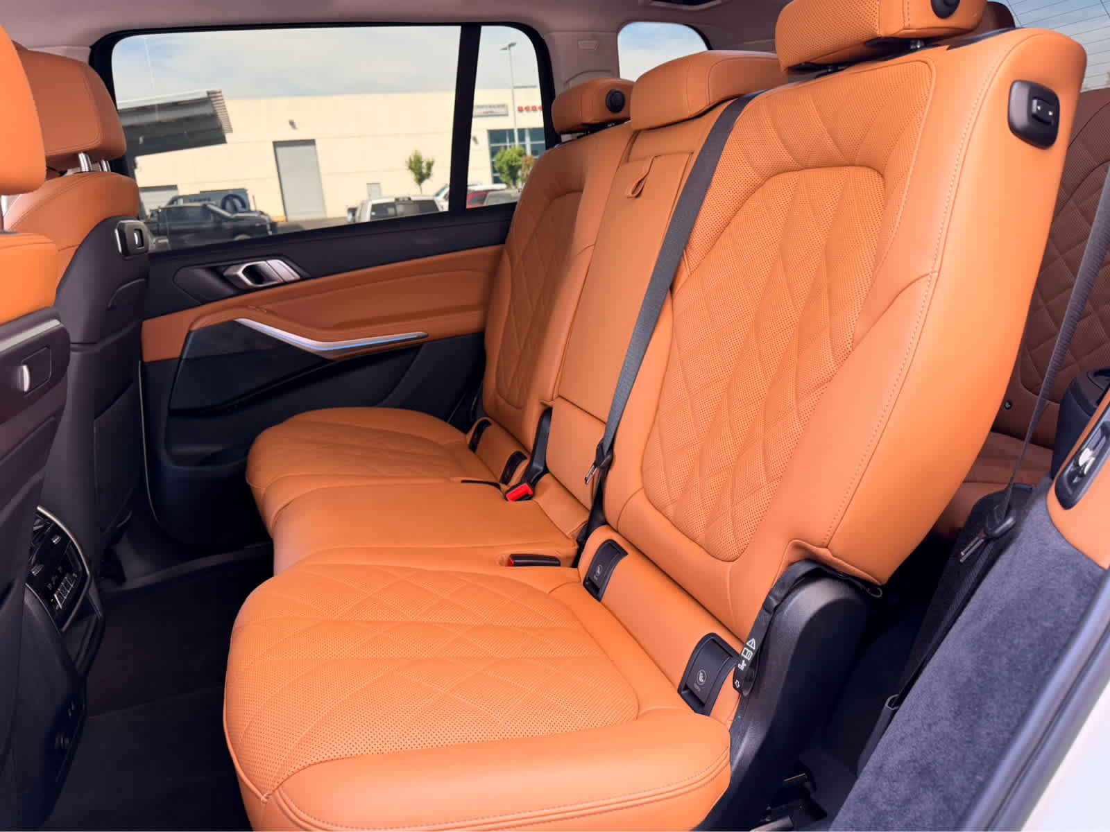 Used 2023 BMW X7 xDrive40i w/ Parking Assistance Package image 19