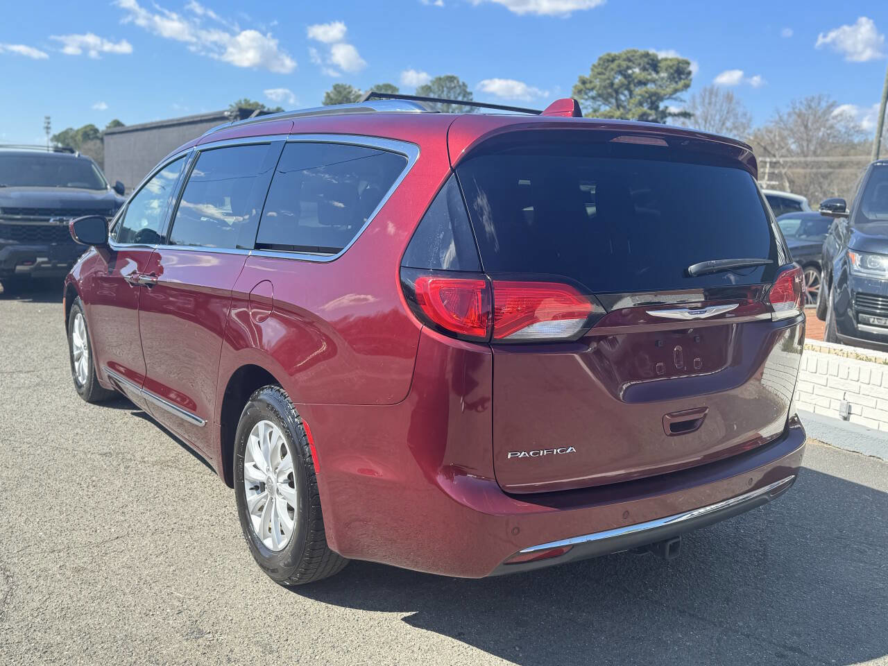 Used 2019 Chrysler Pacifica Touring-L FWD image 8