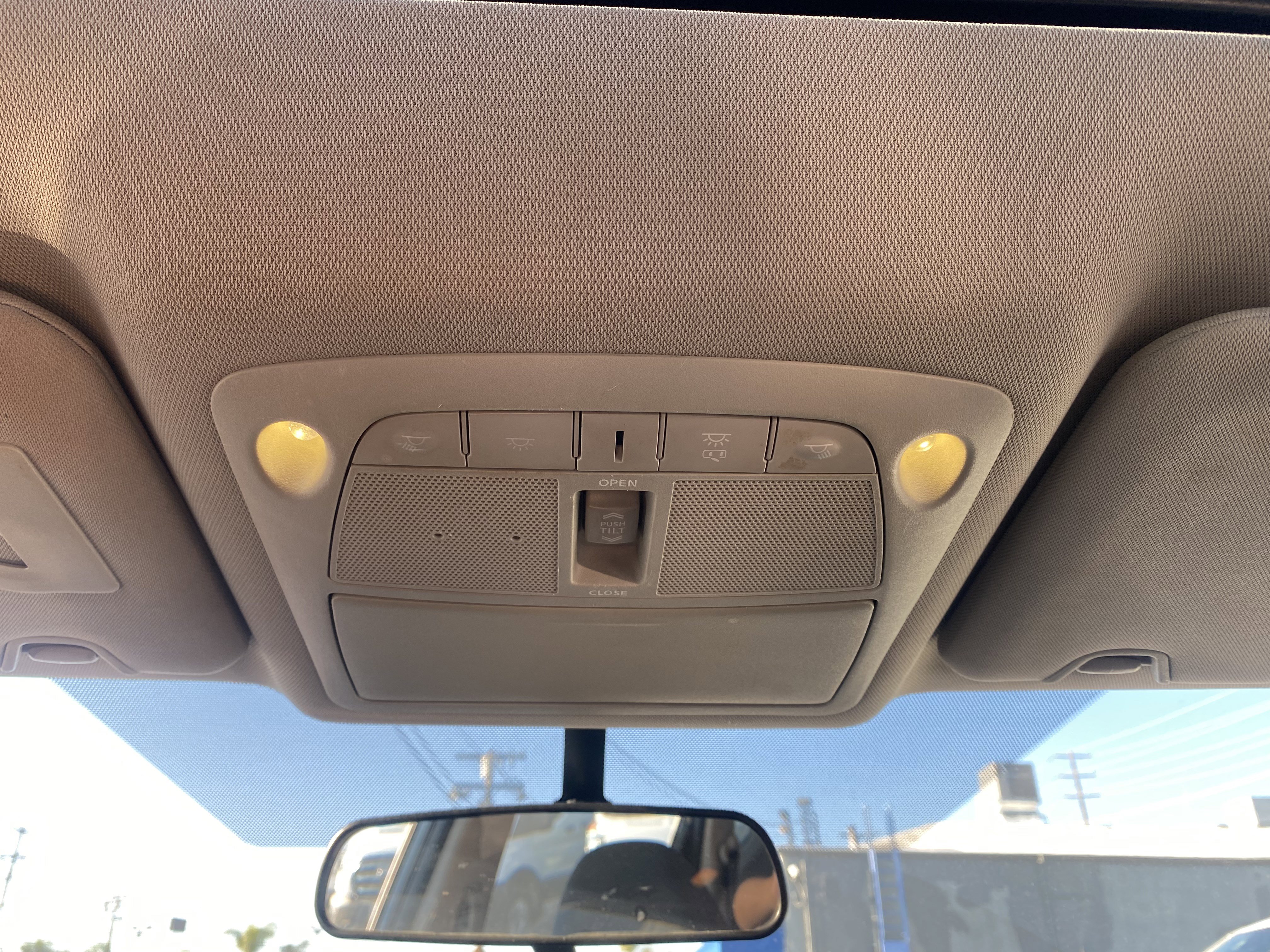 Used 2018 Nissan Rogue SV w/ Premium Package image 23