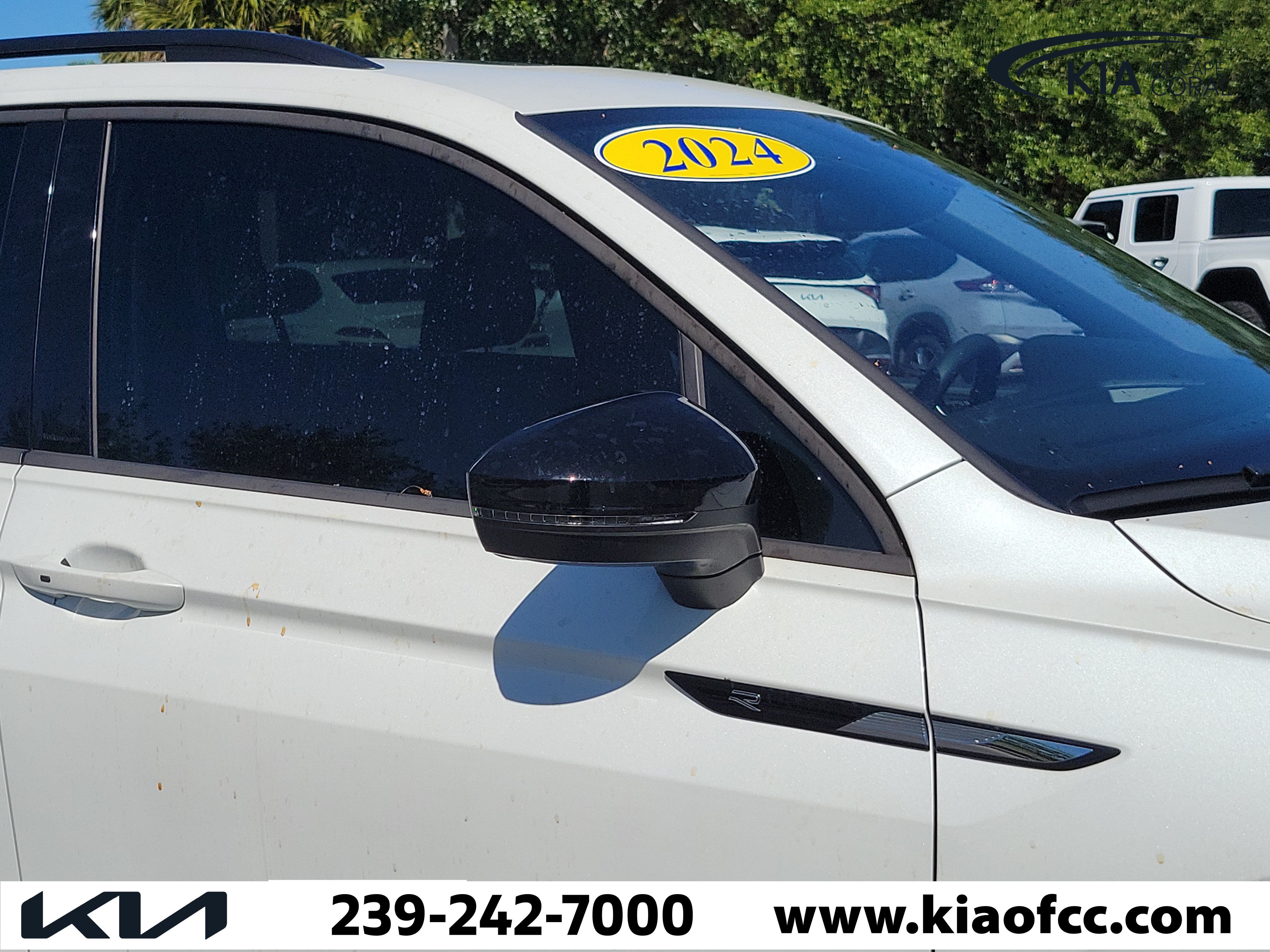 Used 2024 Volkswagen Tiguan SE R-Line AWD/4WD image 8