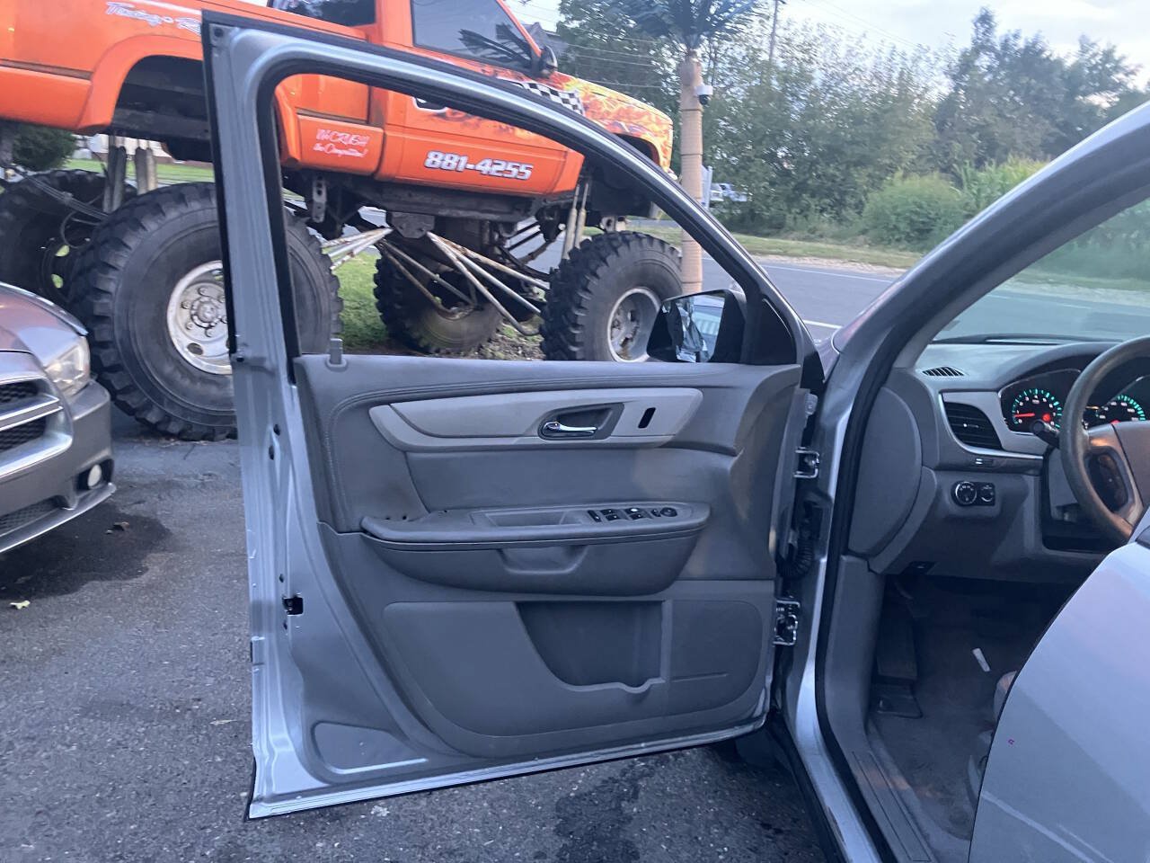 Used 2014 Chevrolet Traverse LS FWD image 18