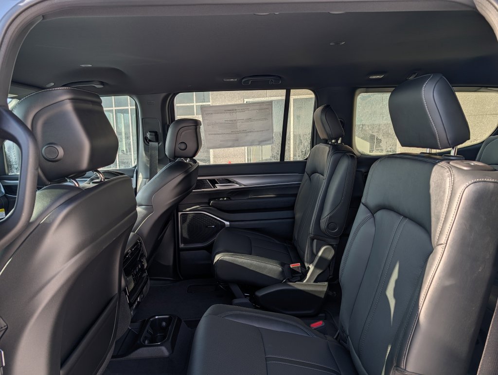 New 2026 Jeep Grand Wagoneer Limited AWD/4WD image 7