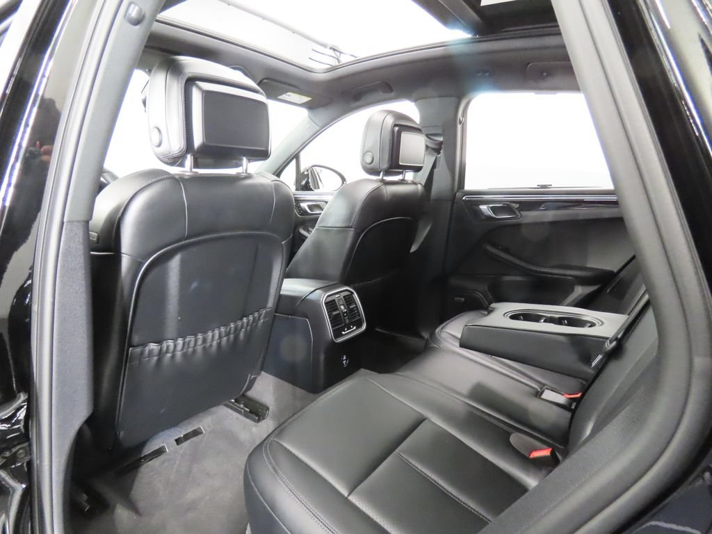 Certified 2026 Porsche Macan AWD/4WD image 46