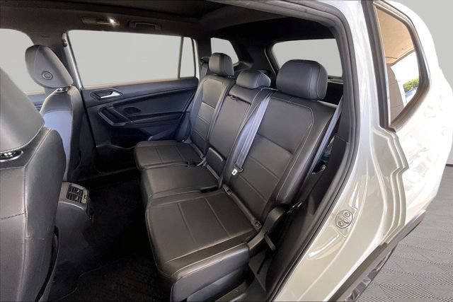 Used 2020 Volkswagen Tiguan SE R-Line AWD/4WD image 16