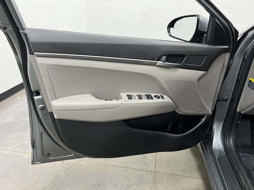 Used 2017 Hyundai Elantra SE image 13