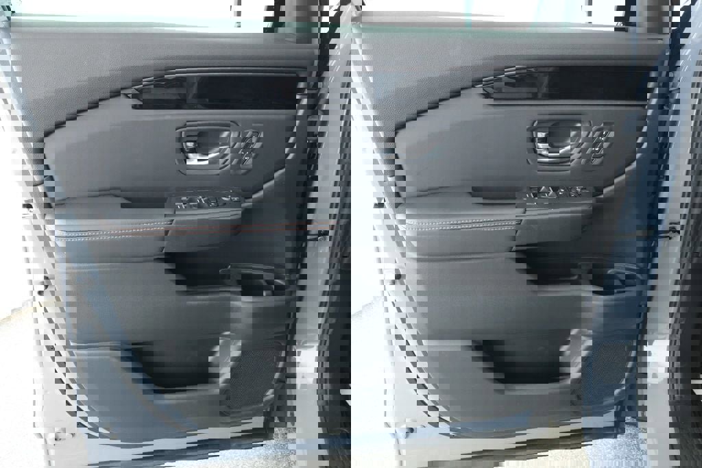 Used 2025 Honda Pilot TrailSport image 9