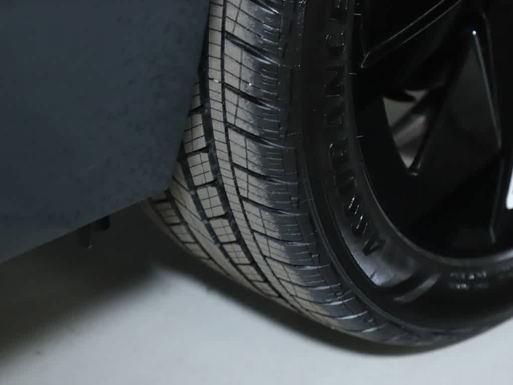 Certified 2025 Volkswagen Taos SE FWD image 37
