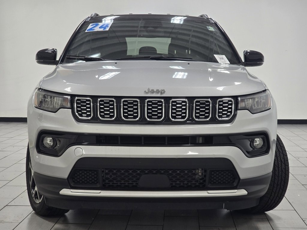 Used 2024 Jeep Compass Limited image 11