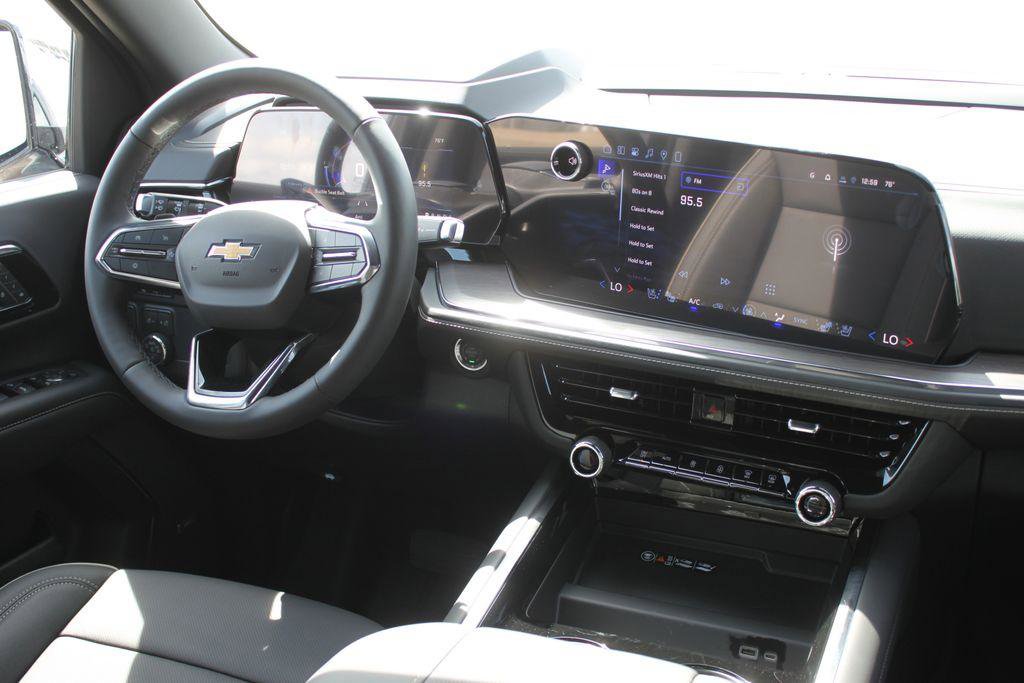 New 2026 Chevrolet Suburban Premier image 7