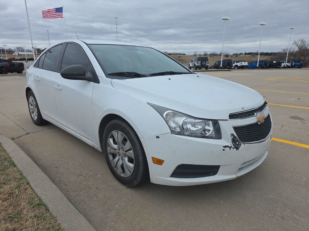 Used 2014 Chevrolet Cruze LS image 2