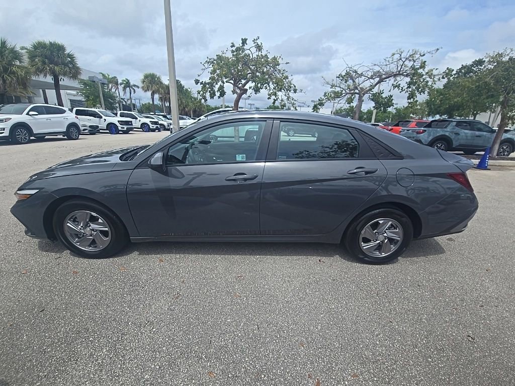 Used 2024 Hyundai Elantra SE image 8