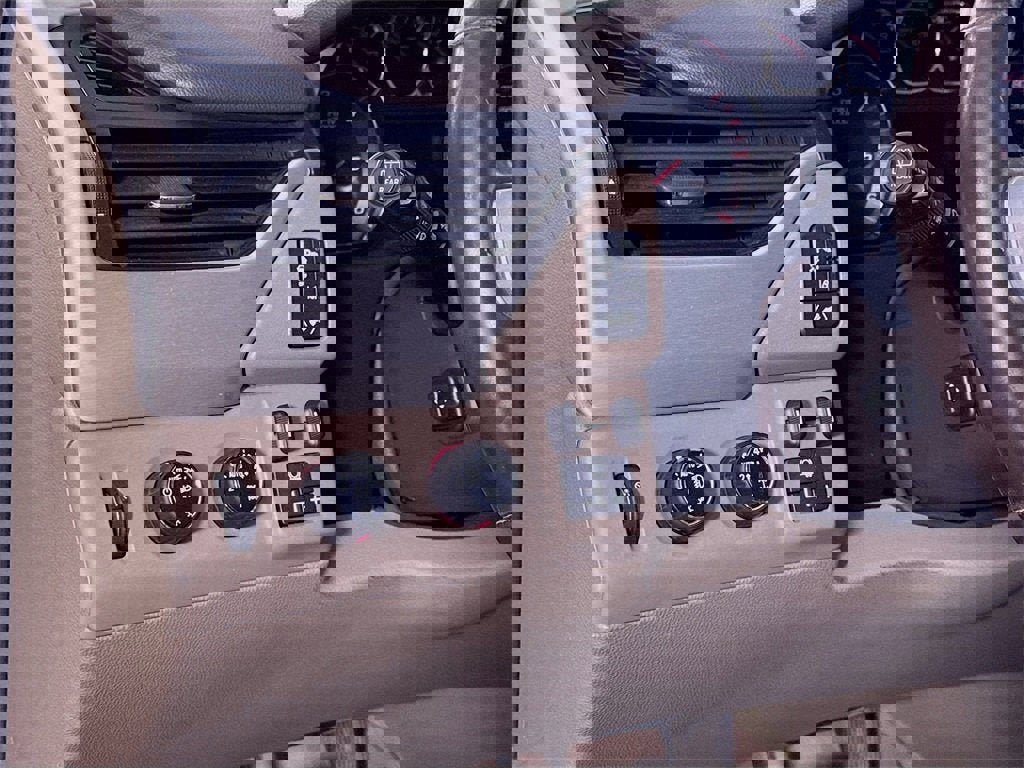 Used 2015 GMC Yukon XL SLT w/ Open Road Package image 4