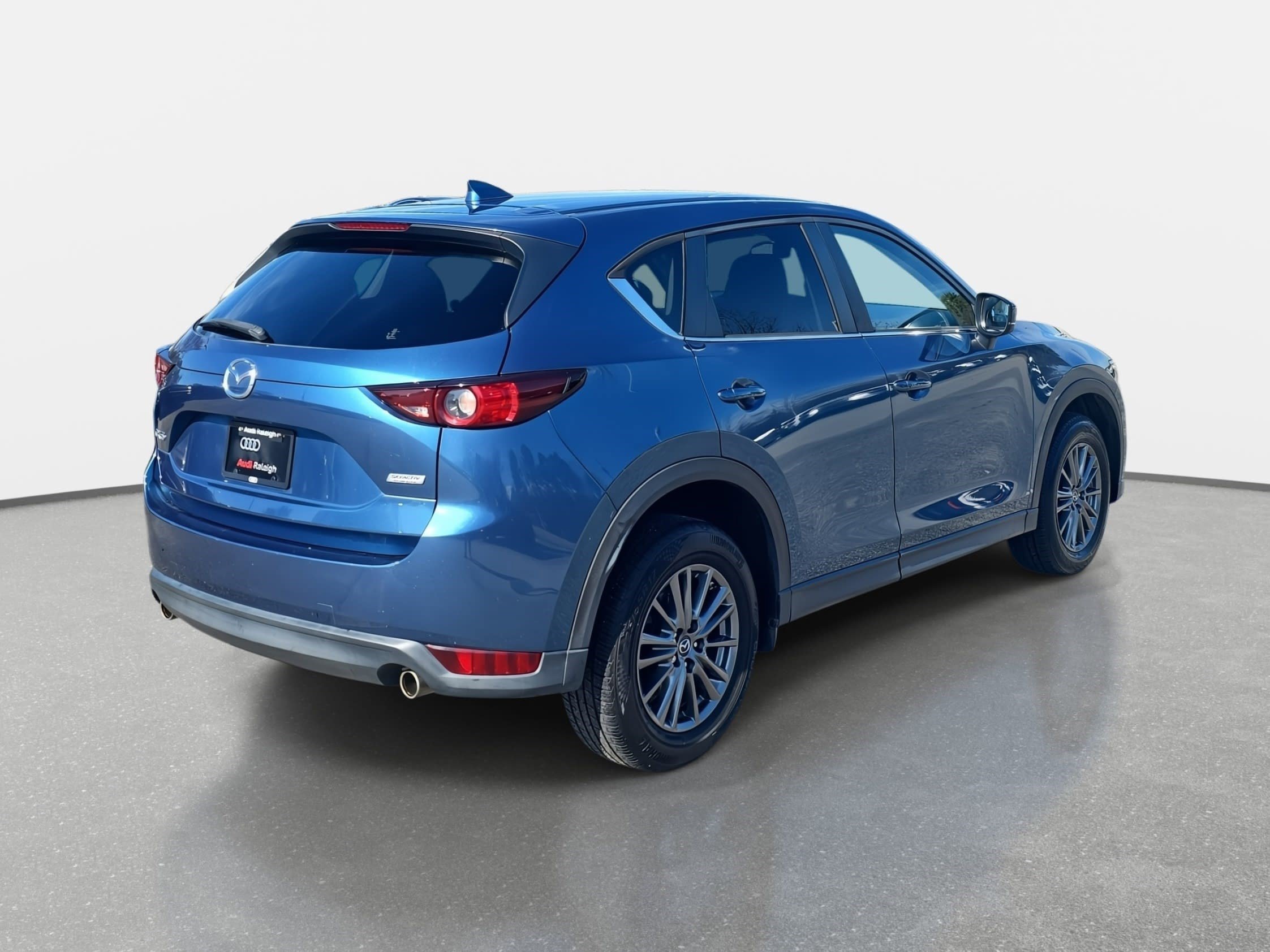 Used 2017 MAZDA CX-5 Touring image 4