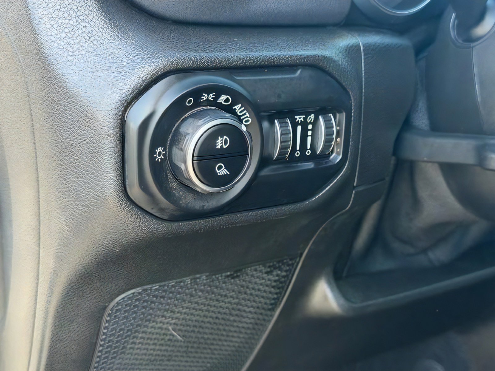 Used 2021 Jeep Gladiator Mojave AWD/4WD image 18