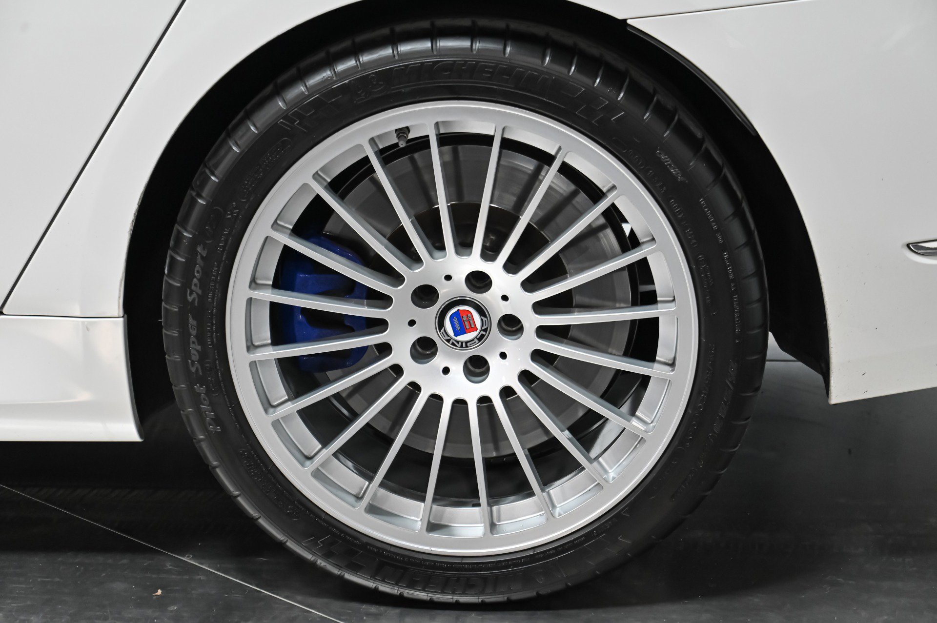 Used 2022 BMW ALPINA B7 xDrive w/ Luxury Rear Seating Package image 70