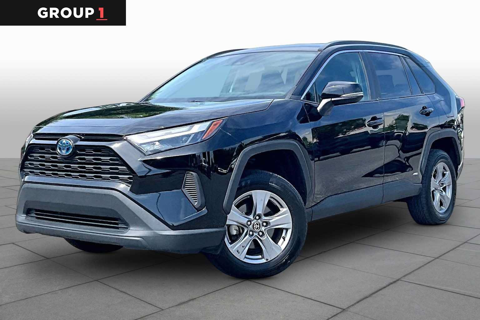 Used 2024 Toyota RAV4 XLE AWD/4WD image 1