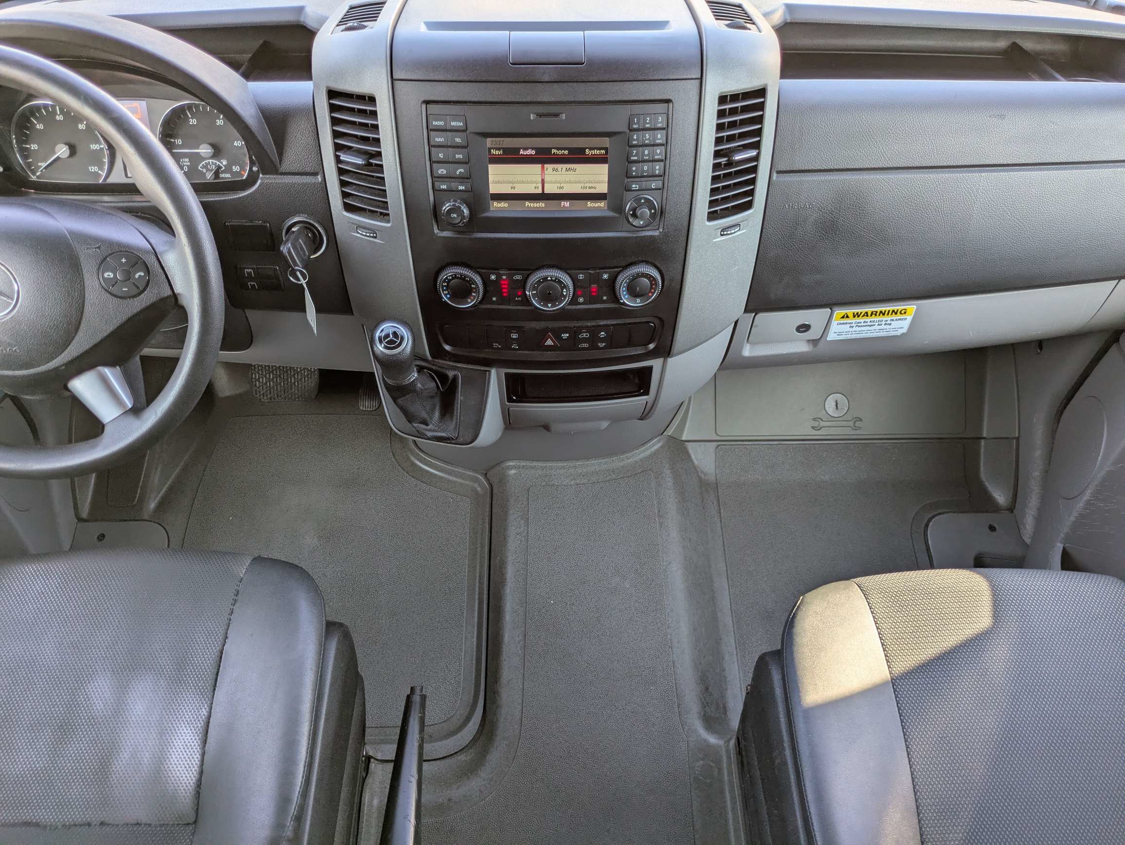 Used 2018 Mercedes-Benz Sprinter 2500 image 18