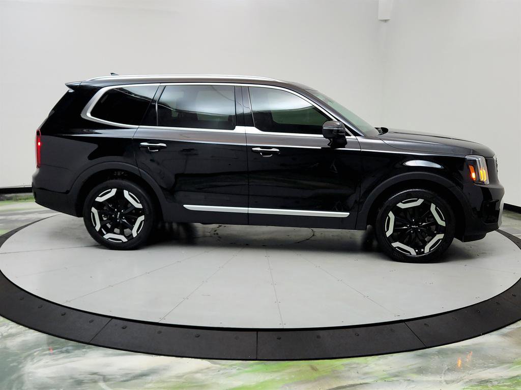Used 2024 Kia Telluride S w/ S Sunroof Package image 3