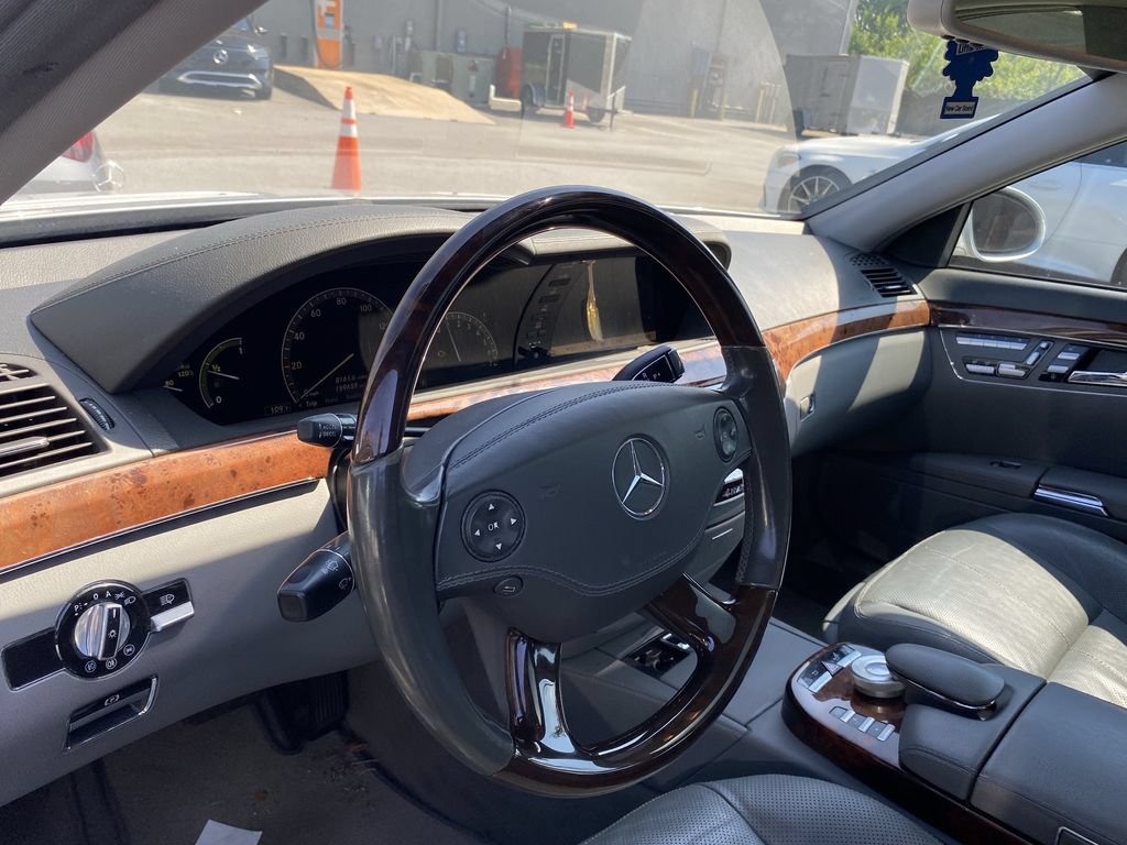 Used 2007 Mercedes-Benz S 550 4MATIC image 3