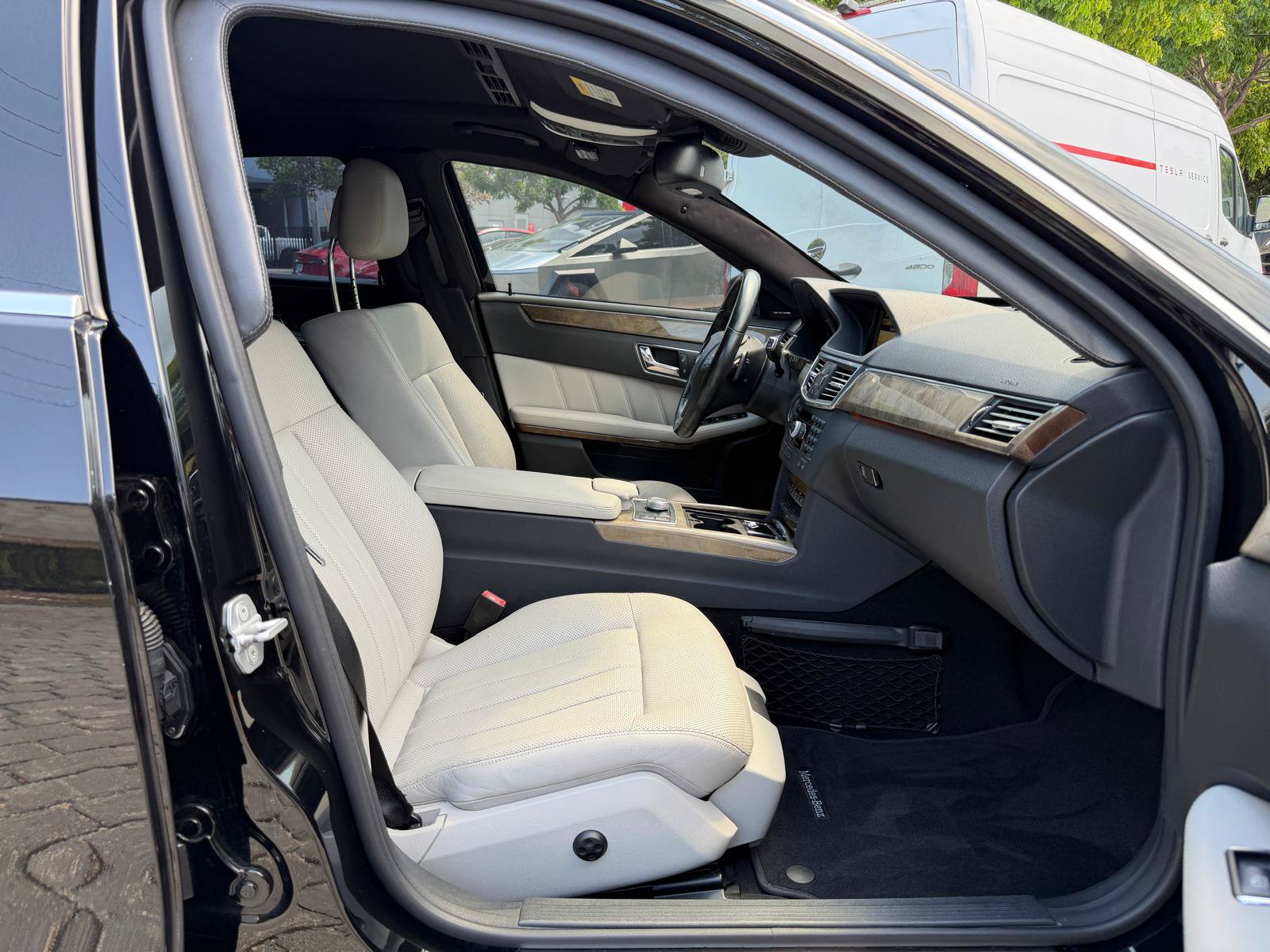 Used 2010 Mercedes-Benz E 550 Sedan image 38