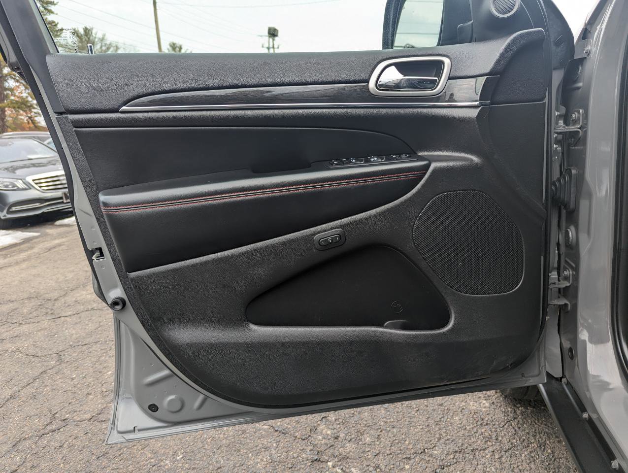 Used 2019 Jeep Grand Cherokee Trailhawk w/ Trailhawk Luxury Group image 11