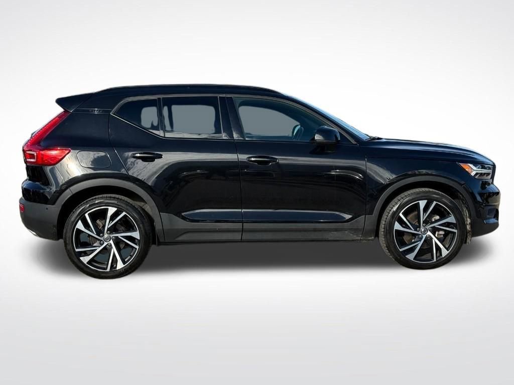 Used 2020 Volvo XC40 T5 R-Design w/ Protection Package Premier image 2