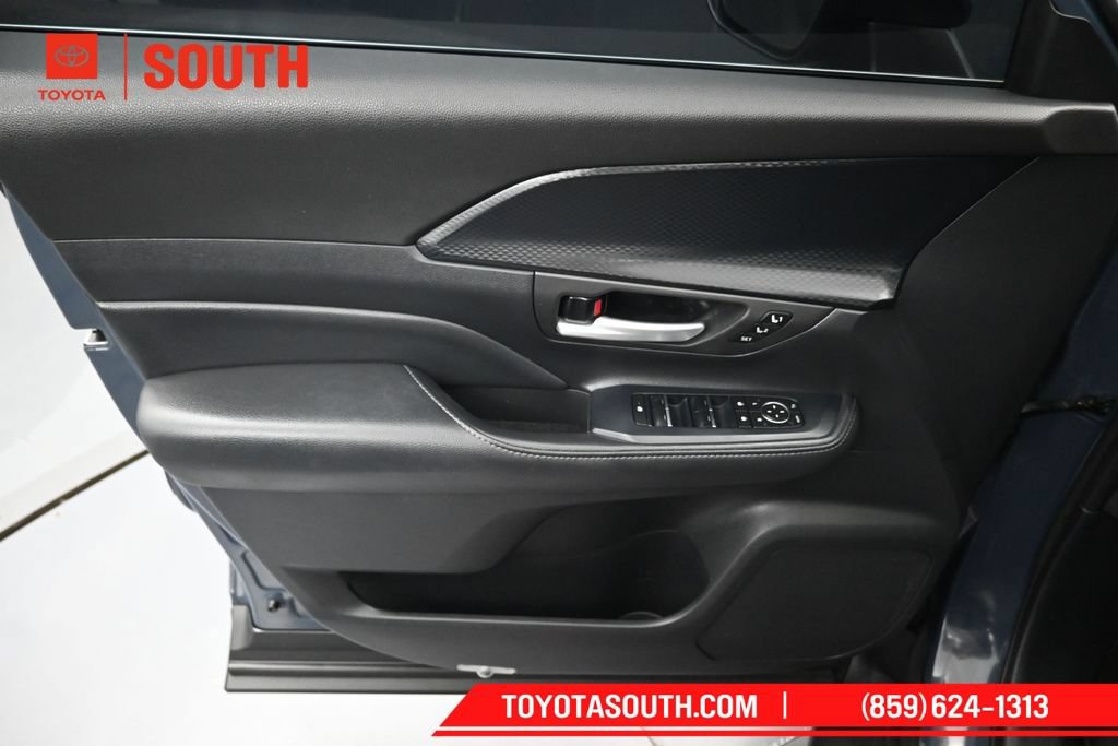 Used 2024 Toyota Grand Highlander AWD Hybrid image 26
