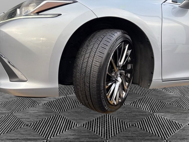 Used 2024 Lexus ES 300h w/ Accessory Package (Z2) FWD image 29