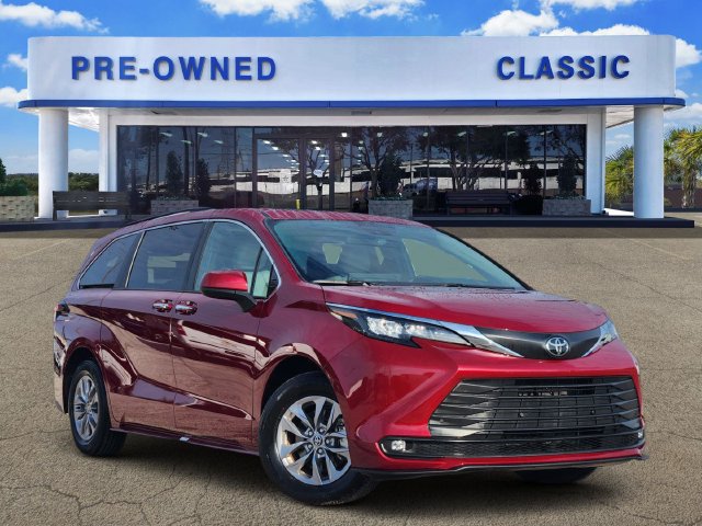 Used 2026 Toyota Sienna XLE FWD image 1