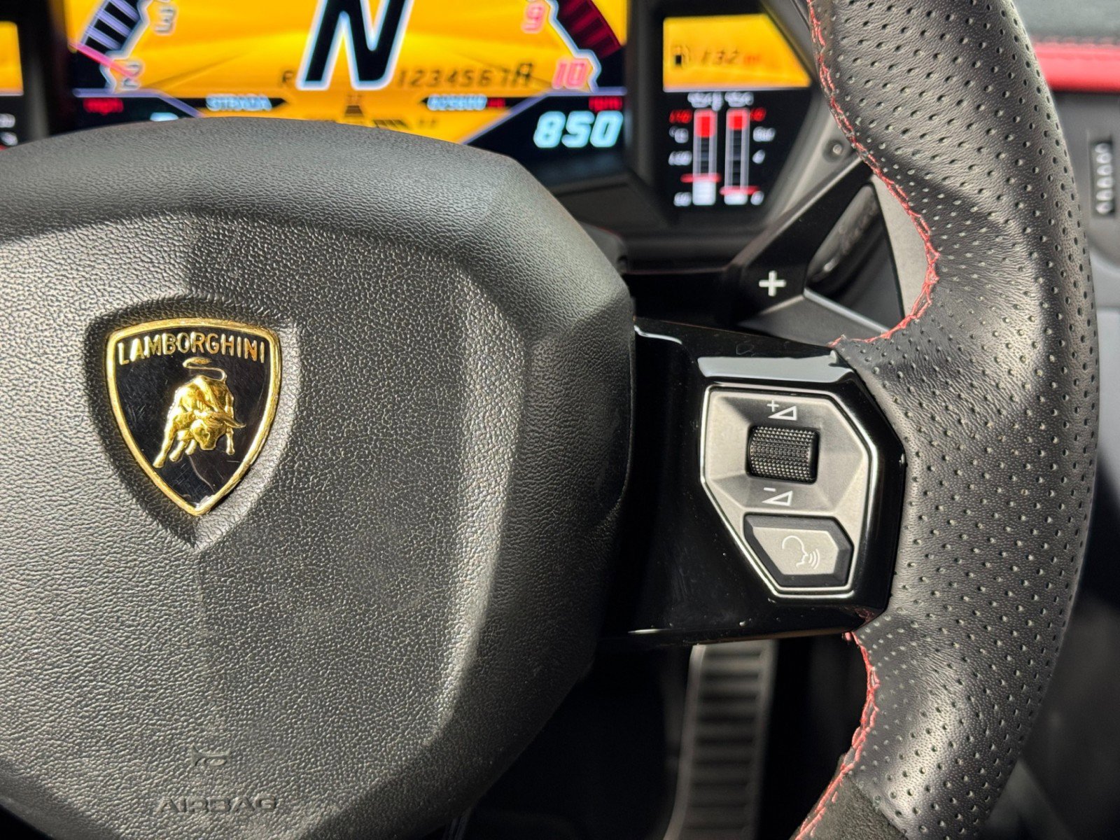 Used 2017 Lamborghini Aventador S image 27