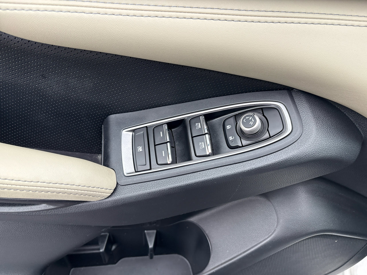 Used 2023 Subaru Ascent Limited image 10