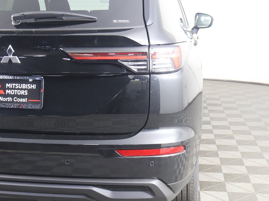 New 2026 Mitsubishi Outlander ES AWD/4WD image 16