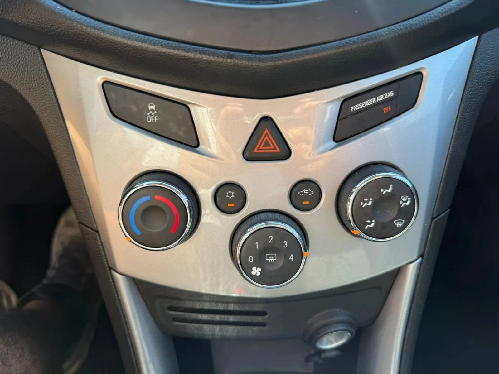 Used 2015 Chevrolet Trax LT w/ LT Plus Package FWD image 28
