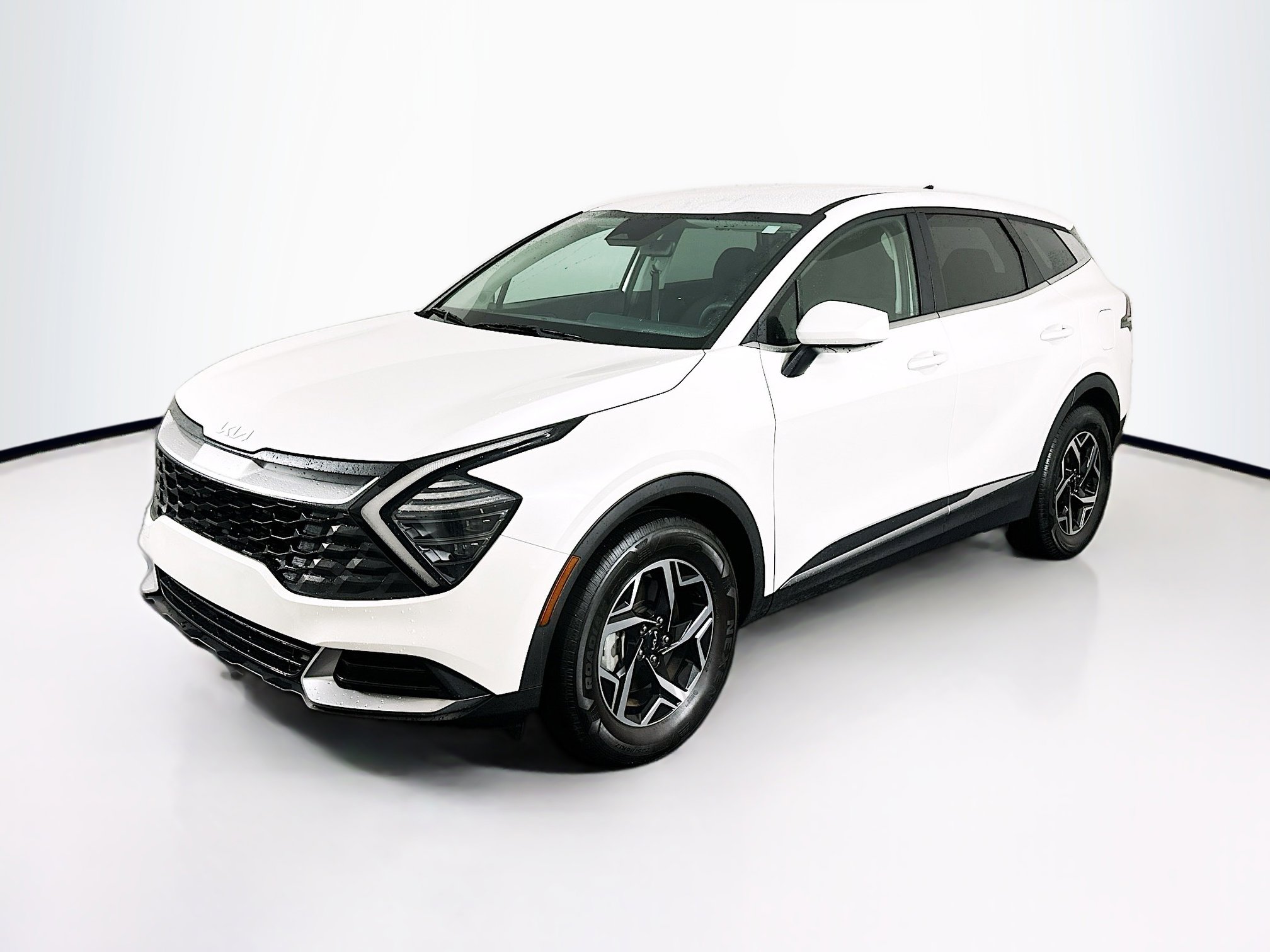 Used 2024 Kia Sportage LX image 3