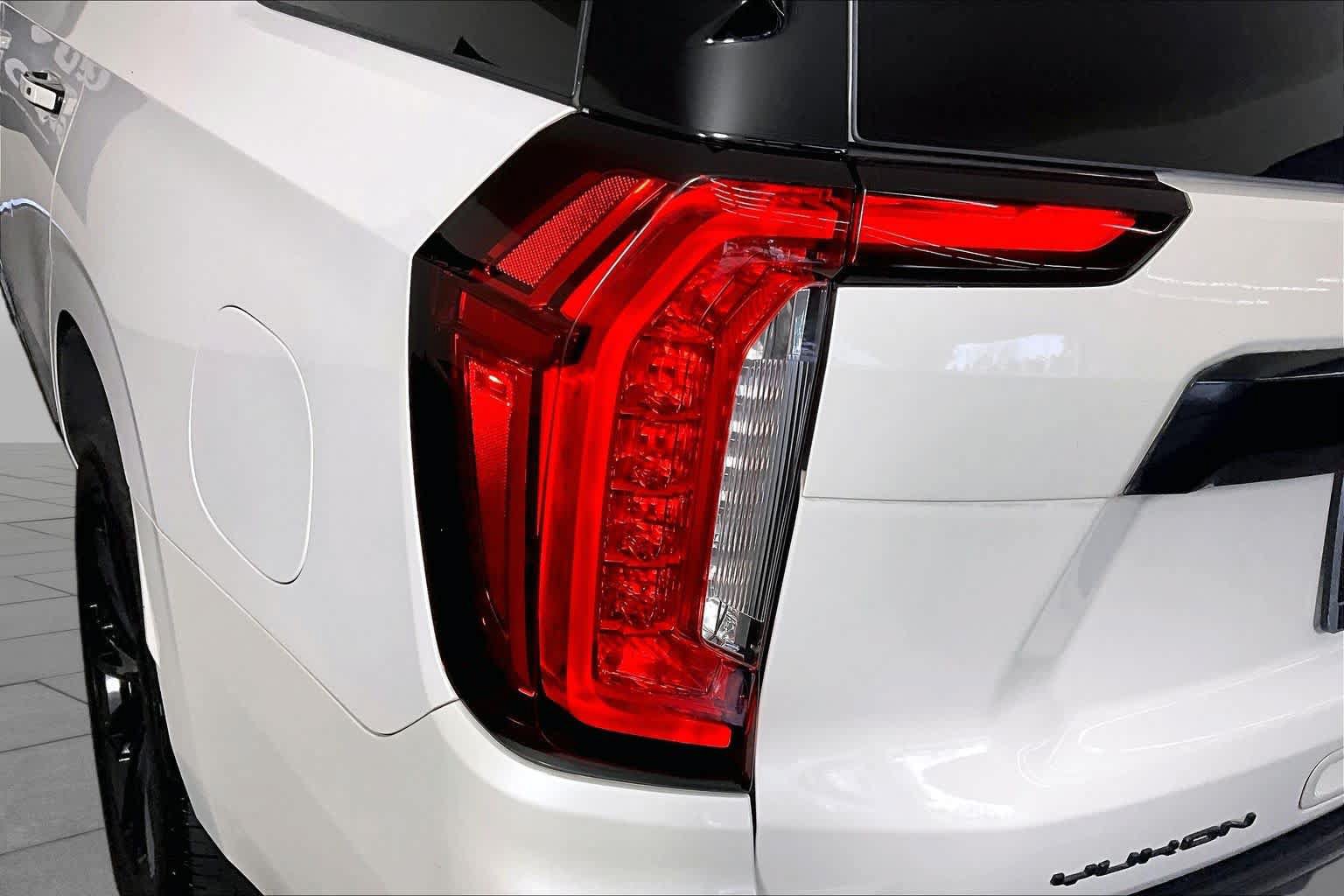 Used 2023 GMC Yukon Denali w/ Denali Reserve Package AWD/4WD image 28
