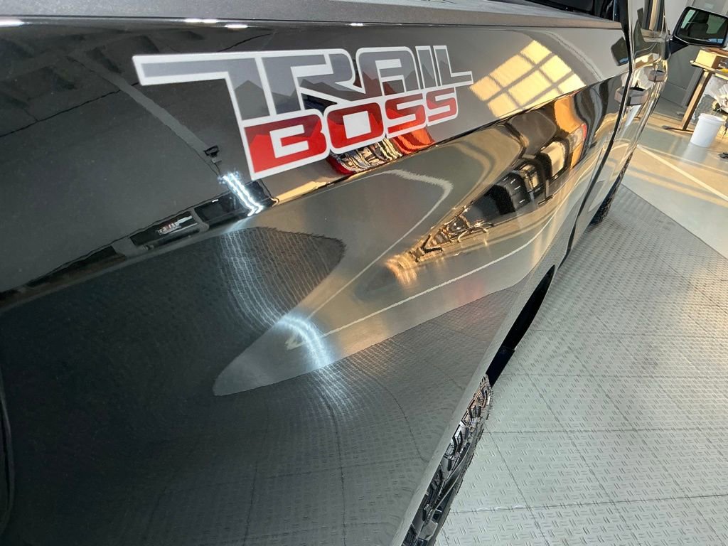 Used 2024 Chevrolet Silverado 1500 Custom Trail Boss w/ LPO, Dark Essentials Package image 5