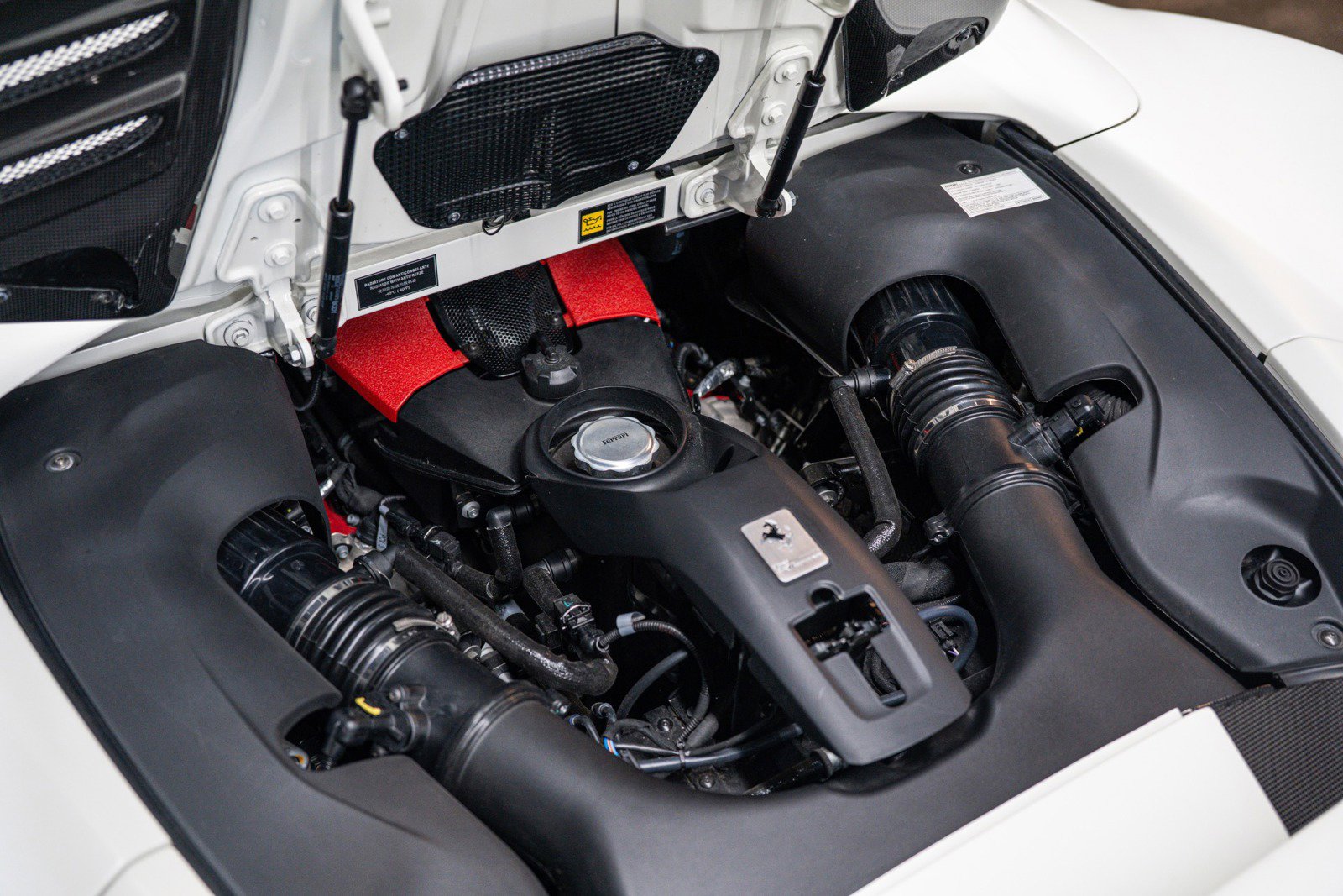 Used 2022 Ferrari F8 Tributo RWD image 24