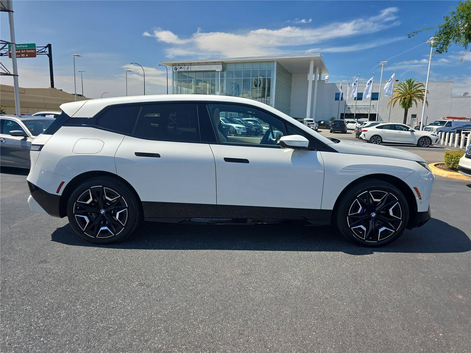 Used 2025 BMW iX xDrive50 AWD/4WD image 2