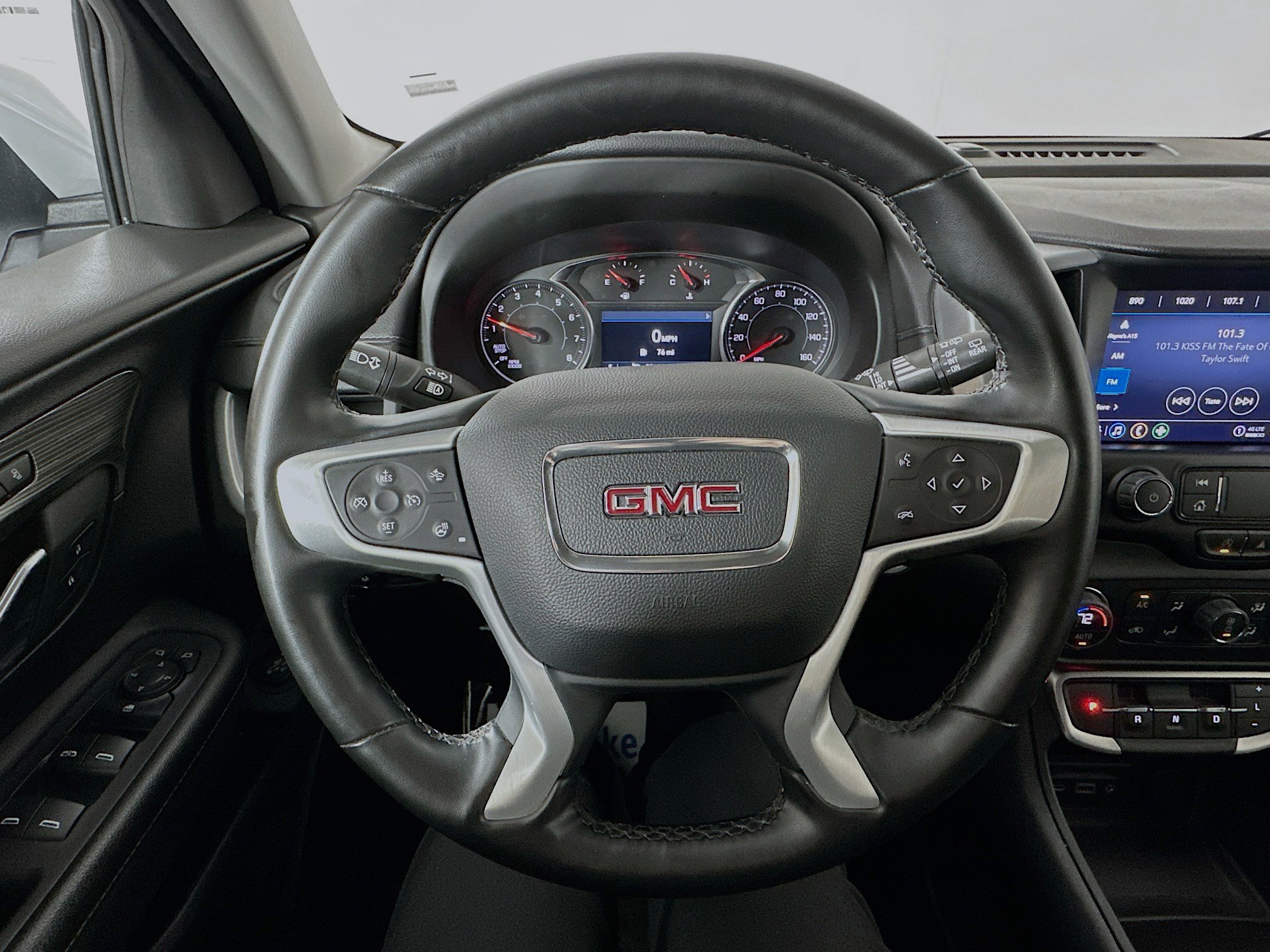 Used 2024 GMC Terrain SLT image 11