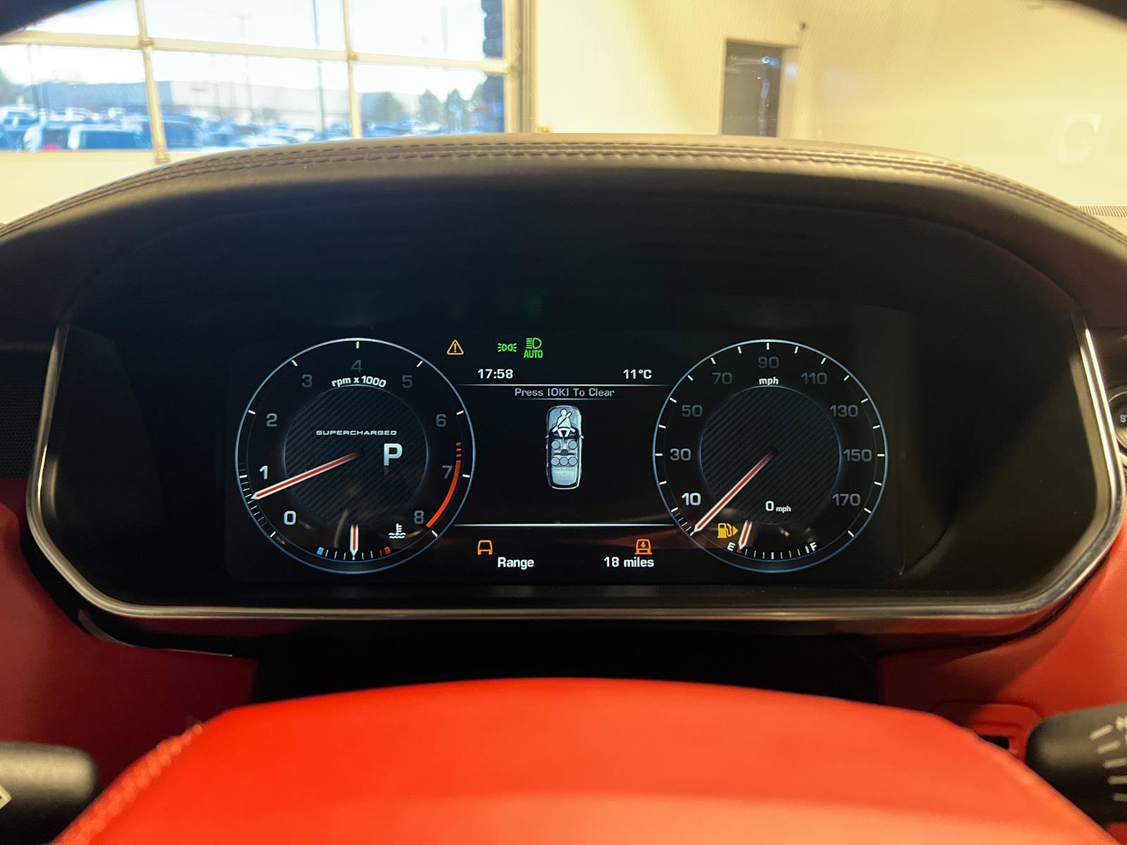 Used 2015 Land Rover Range Rover Autobiography image 12