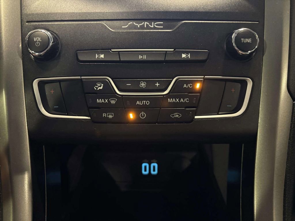 Used 2020 Ford Fusion SE image 34