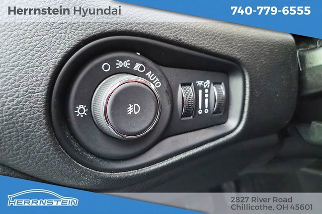 Used 2023 Jeep Renegade Trailhawk image 17