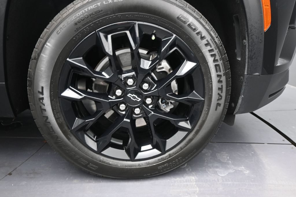 Used 2025 Chevrolet Traverse LT w/ Midnight/Sport Edition FWD image 16