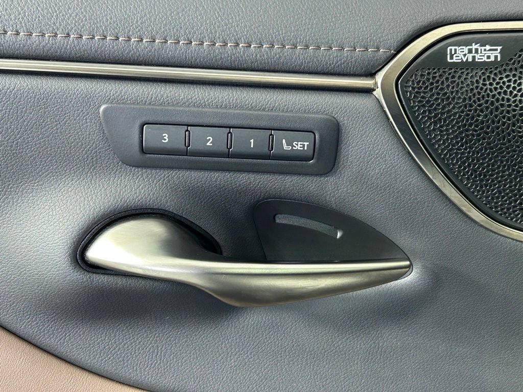 Used 2022 Lexus ES 300h w/ Luxury Package FWD image 35